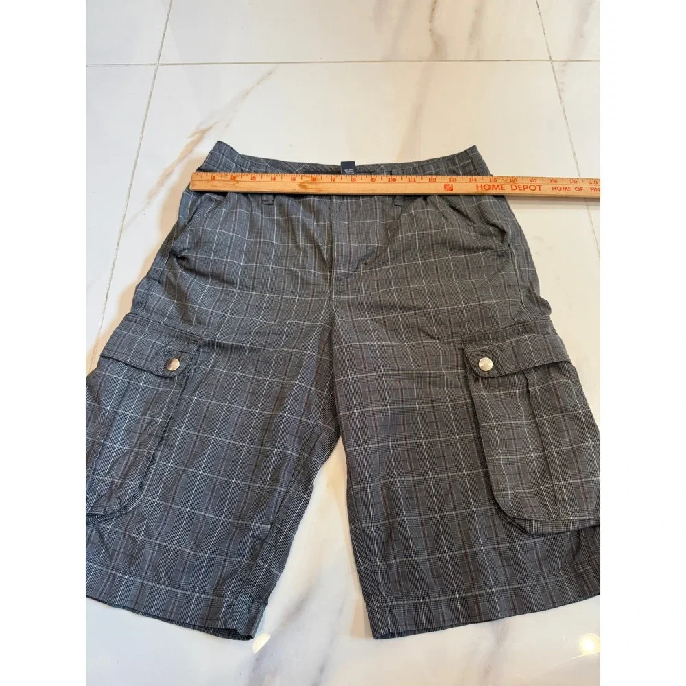 Epic Threads Mens Grey Plaid Cargo Shorts Size 14 Multi Pocket Casual WPL8046